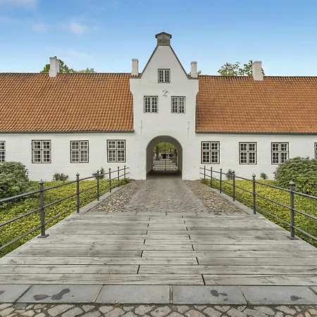 Ajna - 9-8km From The Sea By Interhome